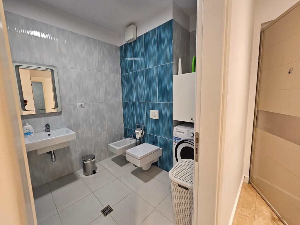 JEPET ME QERA 2+1+2+POST PARKIMI NË (AMBASADOR 3)