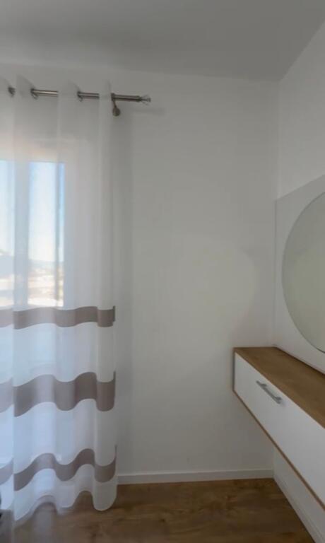 Jepet me qira 2+1+1 XHAMIA SELITE 550 mije leke