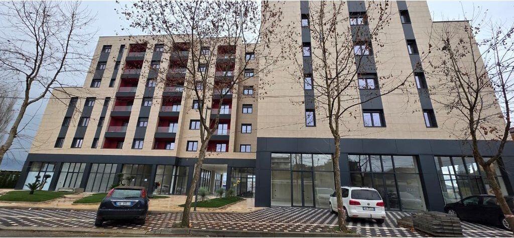 SHITET APARTAMENT 2+1+2 ME VERANDË – PASKUQAN!