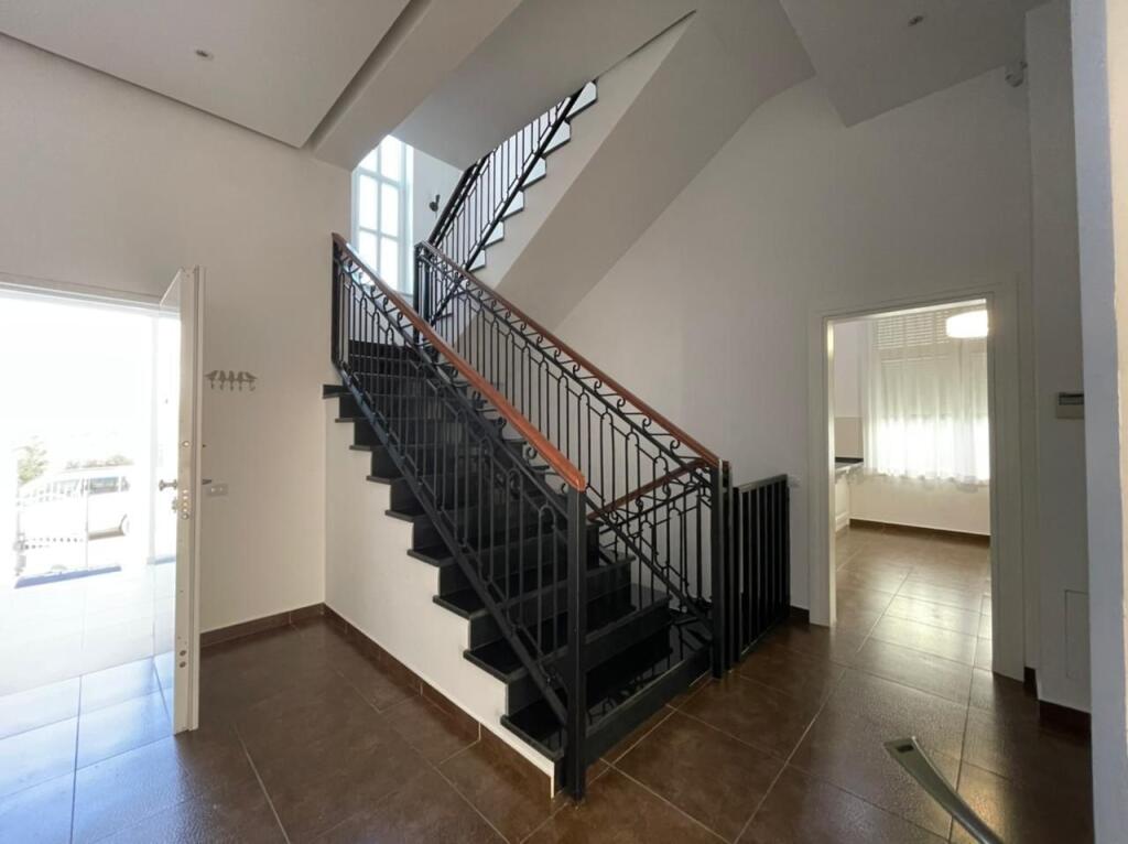 🏡 Rolling Hills Residence – Vilë me Qira, pranë TEG 🌿