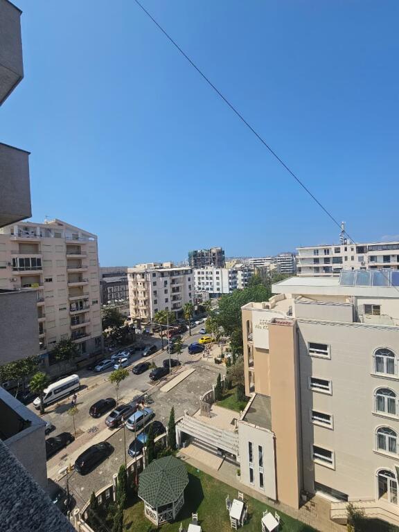 Jepet me qera  Apartament 1+1 lagja 13 ne plazh