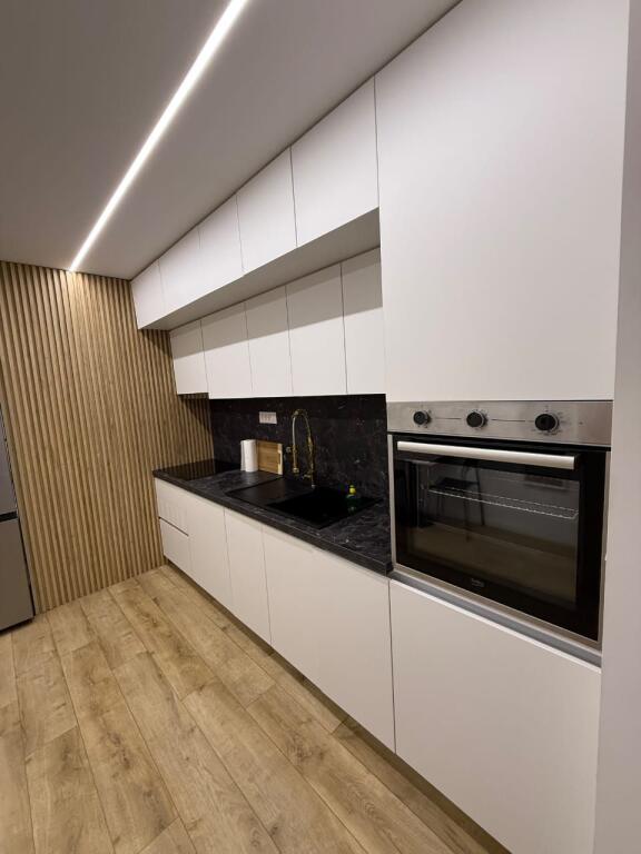 🏢Rruga e Kavajes,prane Pado Bar jepet me qera garsoniere 40m2,e mobiluar. 55,000LEKE