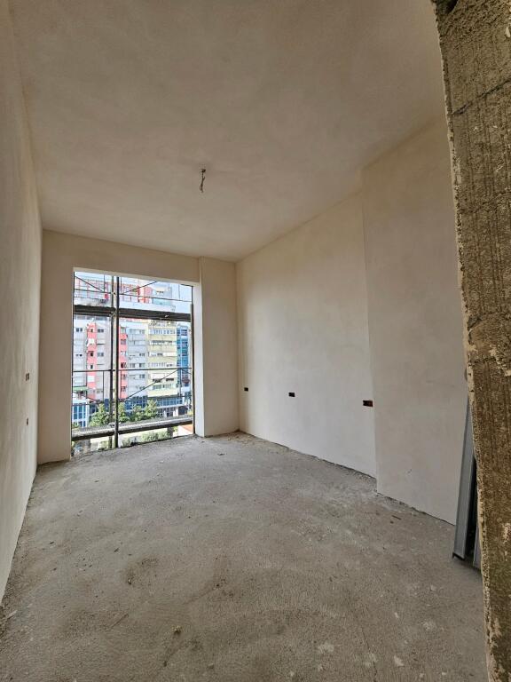 Shitet 2+1+2wc &amp; Ballkon + post parkimi  📍 Fusha e Aviacionit *( 170.000 Euro )* - Laprake | Ne Fazë Ndërtimi mbaron per 7 muaj. Kati 4