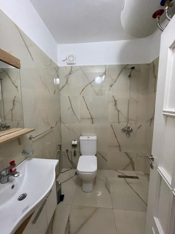 Jepet apartament me qera 1+1 vollga durres