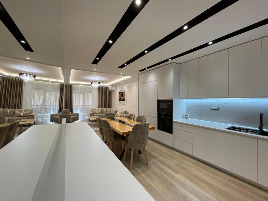 Qira, Apartament 2+1+2 POSTE PARKIMI Liqeni i Thate