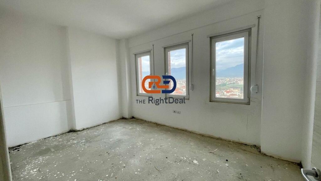 Ne Kamez, Shitet Apartament 3+1+2, Me Planimetri te Rregullt!!!