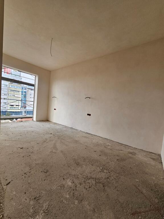 Shitet 2+1+2wc &amp; Ballkon + post parkimi  📍 Fusha e Aviacionit *( 170.000 Euro )* - Laprake | Ne Fazë Ndërtimi mbaron per 7 muaj. Kati 4