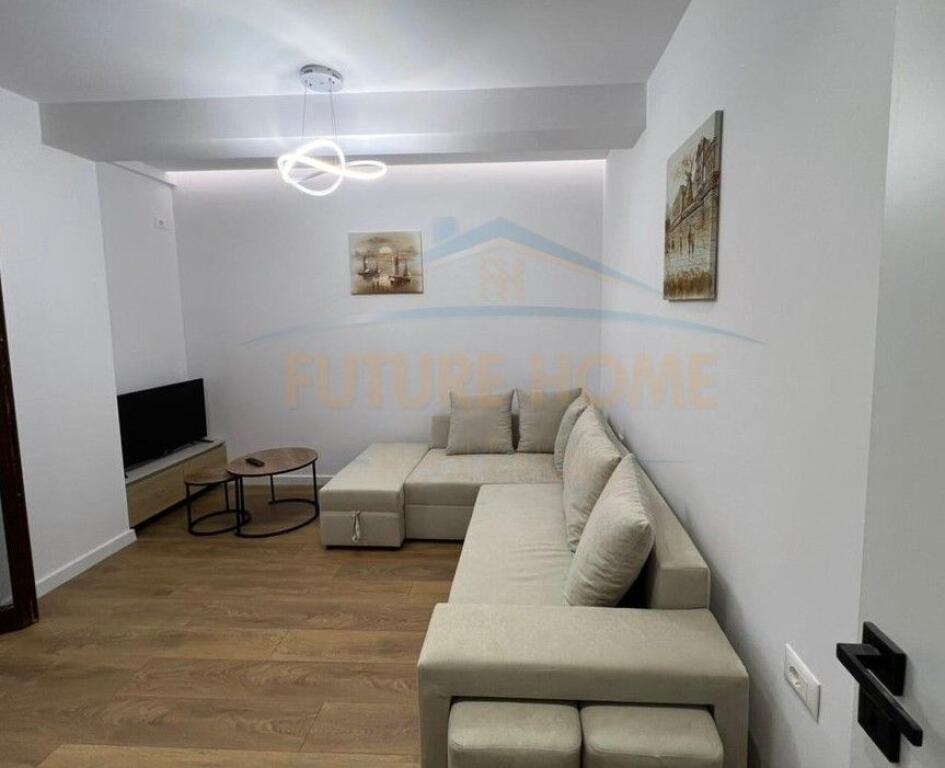Shitet, Apartament 1+1, Komuna e Parisit, Tirane