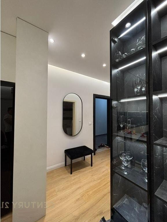 Apartament 2+1 per qira te ish fusha e aviacionit.