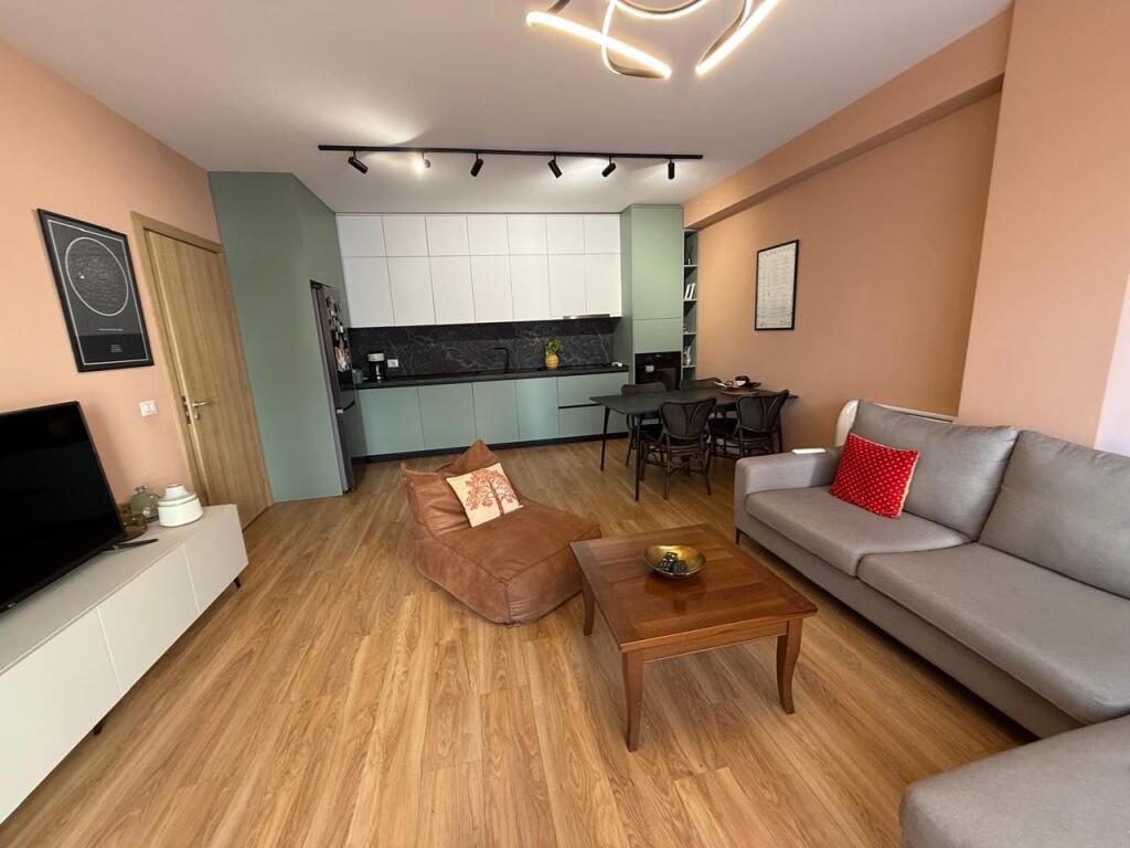 Apartament 2+1+2 per shitje te Rruga e Barrikadave