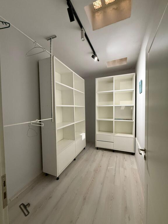 🏢Kodra e Diellit, vicino al Market Aldi, affittasi appartamento, 2+1, arredato. 600 Euro      