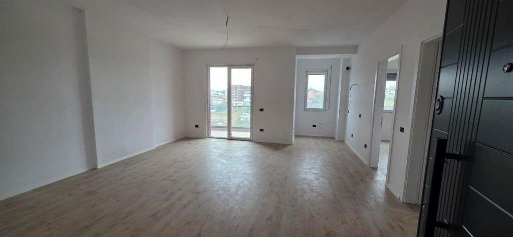 SHITET APARTAMENT 2+1+2 ME VERANDË – PASKUQAN!