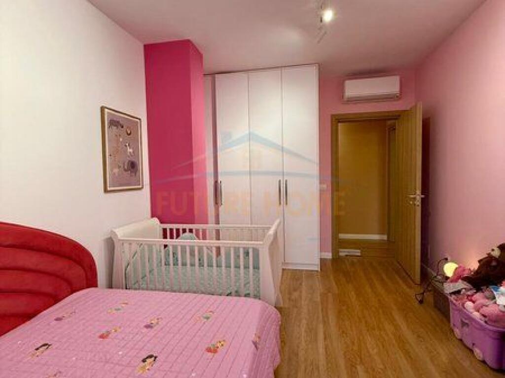 Shitet, Apartament 2+1, Rruga e Barrikadave, Tiranë