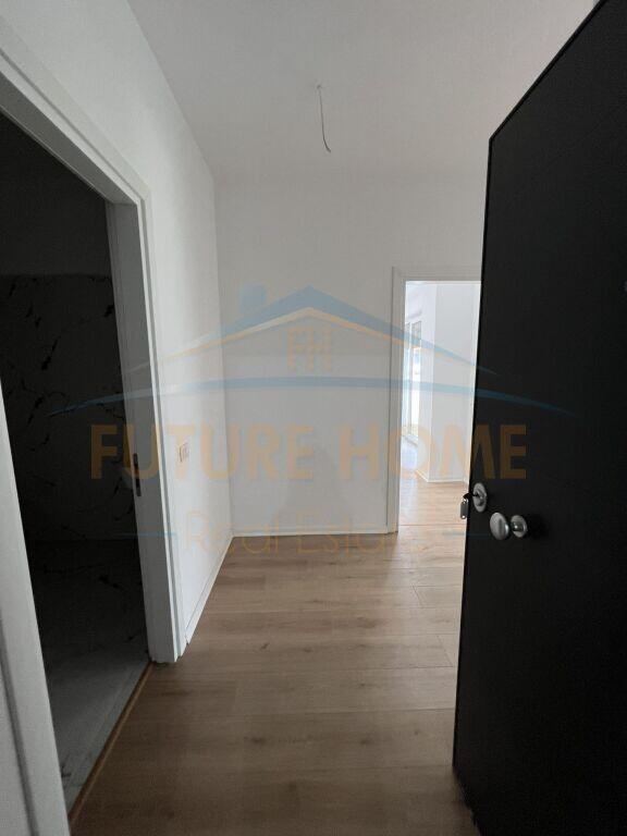 Shitet, Apartament 2+1+Verande, Unaza e Re.