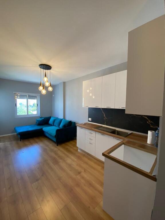 Shitet Apartament 1+1 lagja 13 durres me pamje deti