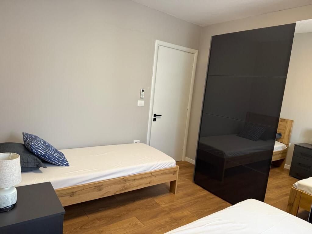 Jepet me qera apartament modern ne rrugen "Jordan Misja".