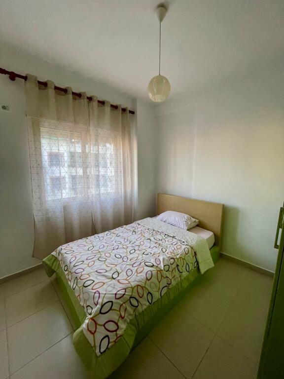 Jepet me qira 3+1+2 tualete tek Kompleksi Demneri ,Yzberisht,🏷️50.000Leke