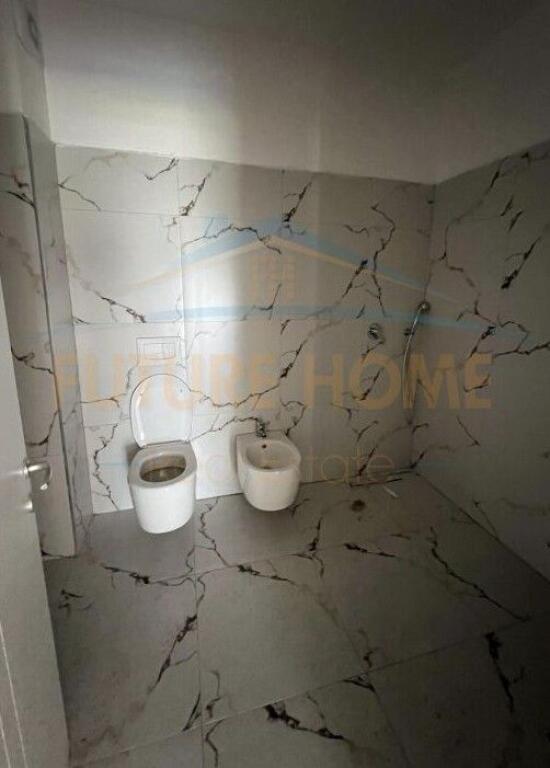 Shitet, Apartament 2+1+Verande, Unaza e Re.