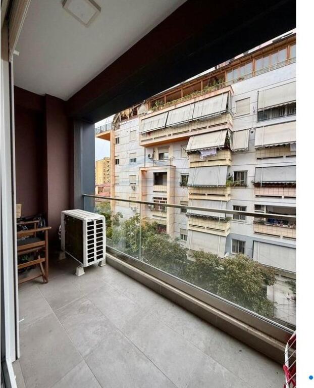 SHITET APARTAMENT 2+1 RRUGA E BARRIKADAVE