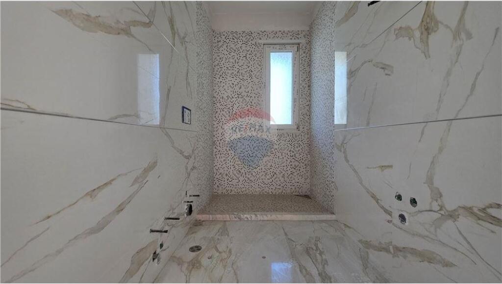 Dupleks ne shitje tek Kisha Ortodokse,Vlore