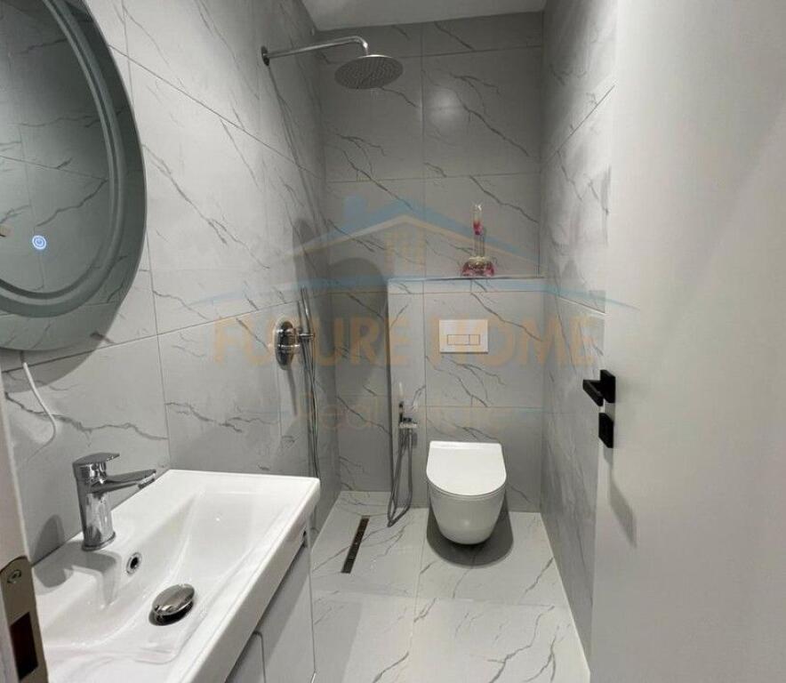 Shitet, Apartament 1+1, Komuna e Parisit, Tirane