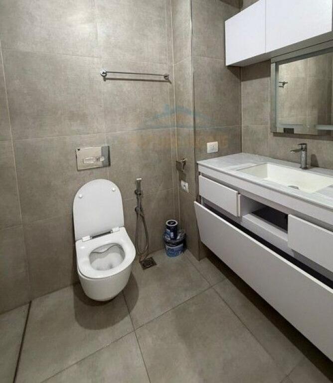 Office space for rent at Komuna e Parisit