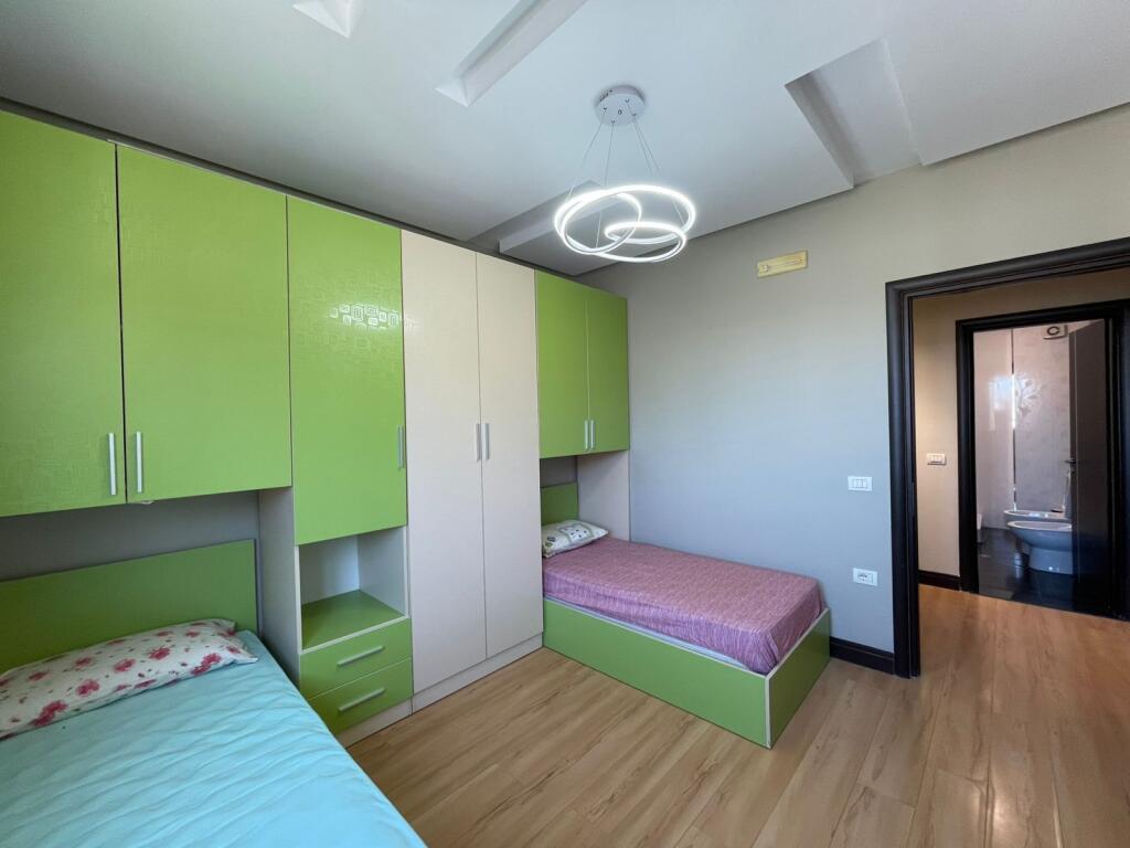 Apartament 2+1+ garderobe per shitje ne Astir