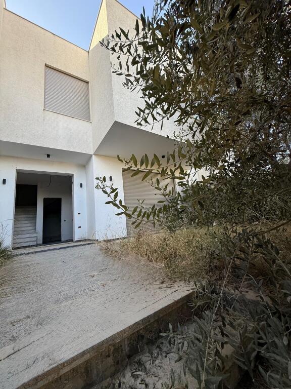 🏡 SHITET VILË NË SELITË – PRANË KODRËS SË DIELLIT