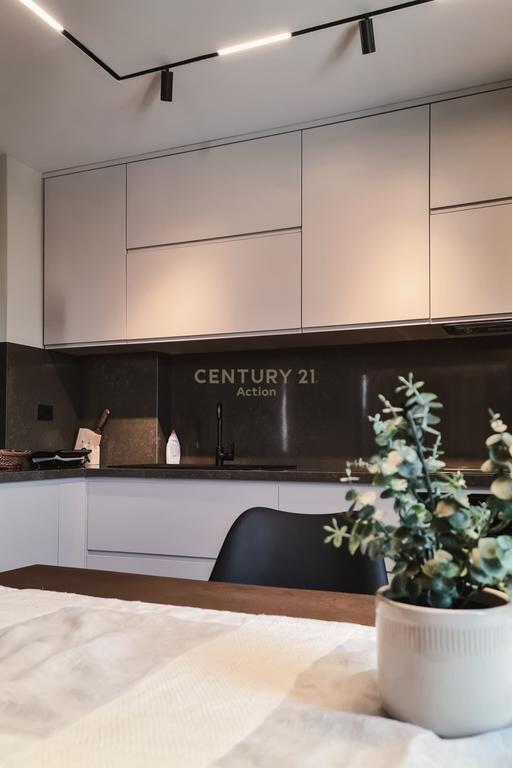 Affittasi 1+1 nel Bllok!
