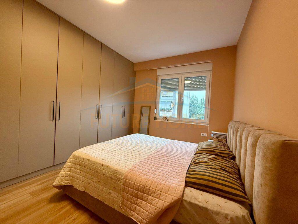 Shitet, Apartament 2+1+2, Rruga e Barrikadave, Tiranë