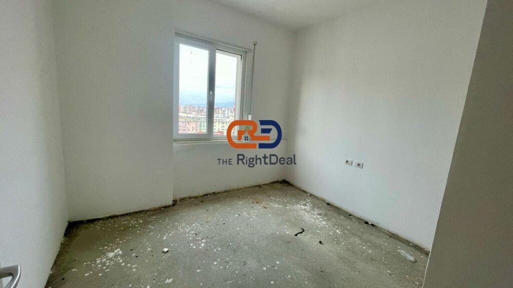 Ne Kamez, Shitet Apartament 3+1+2, Me Planimetri te Rregullt!!!