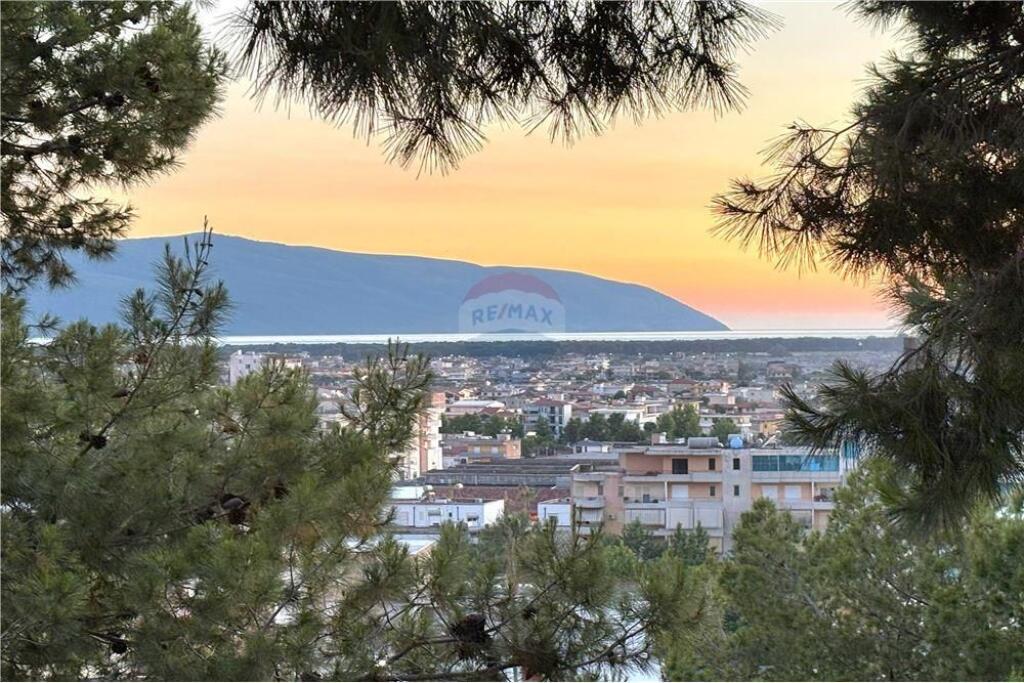 Casa privata in vendita, vicino al Comune di Vlore