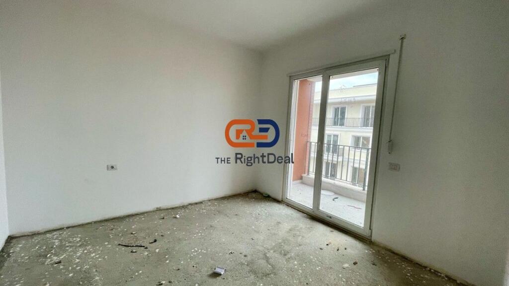 Ne Kamez, Shitet Apartament 3+1+2, Me Planimetri te Rregullt!!!