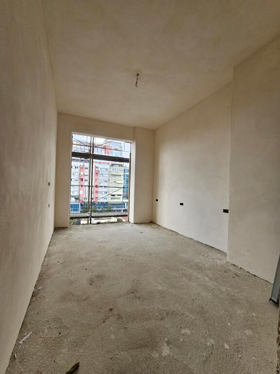 Shitet 2+1+2wc &amp; Ballkon + post parkimi  📍 Fusha e Aviacionit *( 170.000 Euro )* - Laprake | Ne Fazë Ndërtimi mbaron per 7 muaj. Kati 4