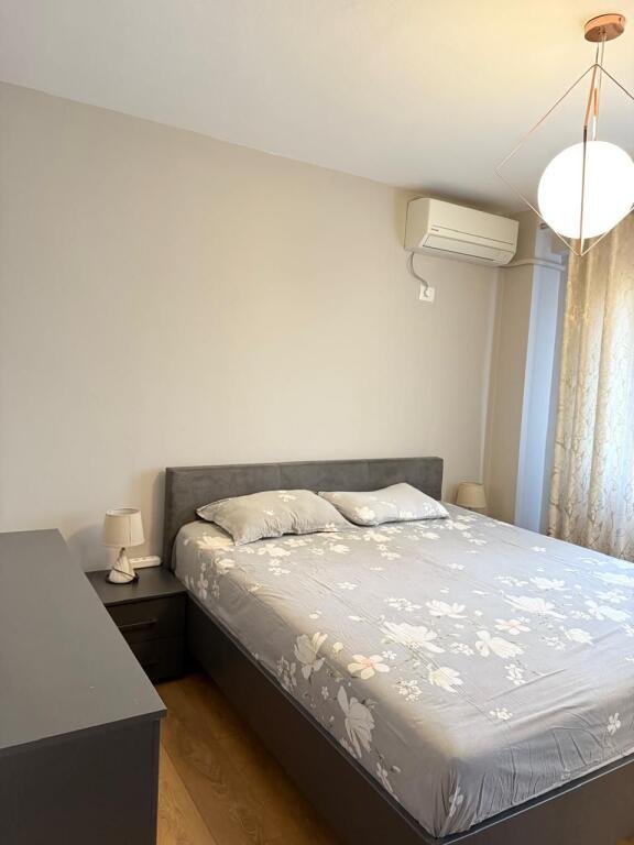 Jepet me qera apartament modern ne rrugen "Jordan Misja".