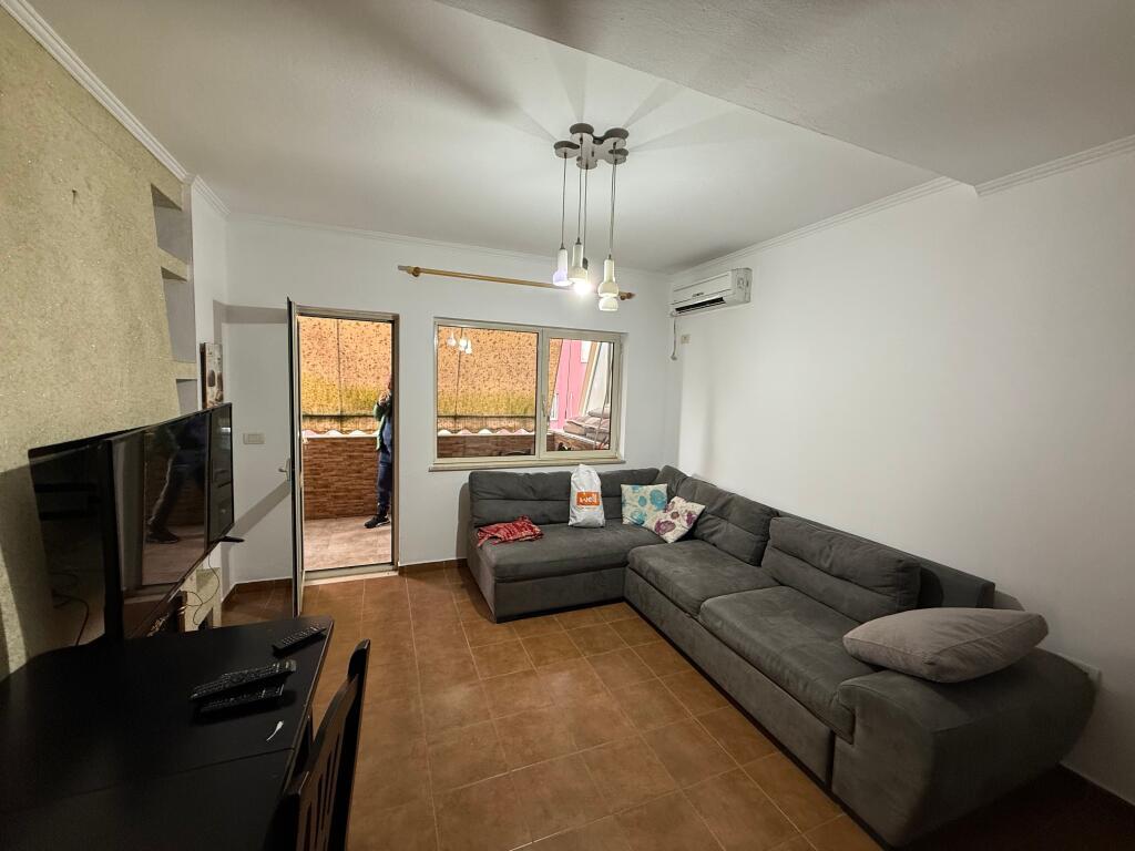 📣 QERA Apartament 1+1 📍 Prane Kompleksit Grand Gallery, Yzberisht ✨   🏢 Ndertim i Ri  🛋️ Totalisht i Mobiluar   💶 Cmimi 40.000 Leke