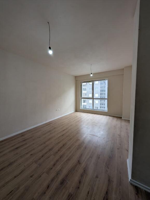 Shitet apartament 3+1+3 Tualete, Rruga Anton Lufi , Komuna e Parisit!