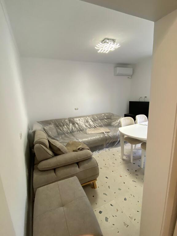 Shitet Apartament 3+1+2 Lagja 17 ne Durres