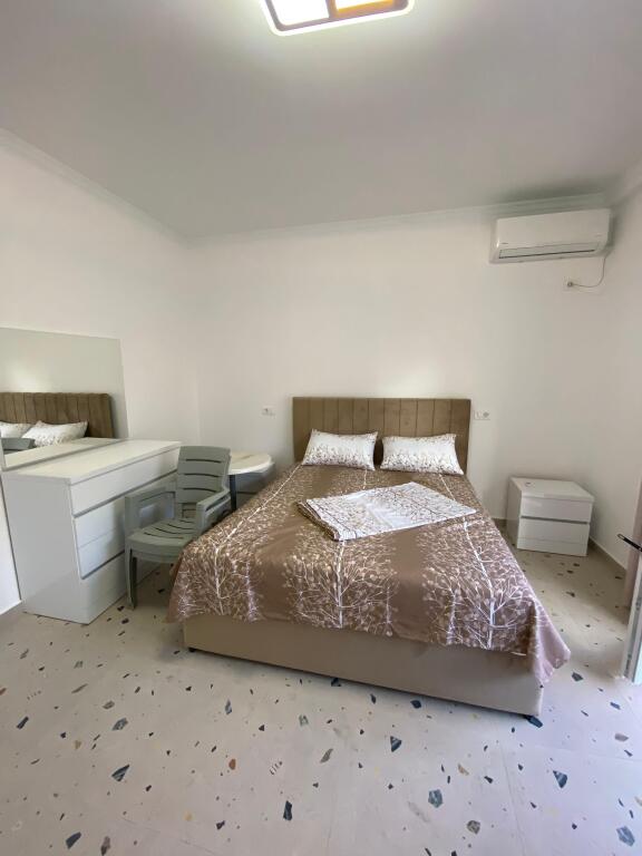 Shitet Apartament 3+1+2 Lagja 17 ne Durres