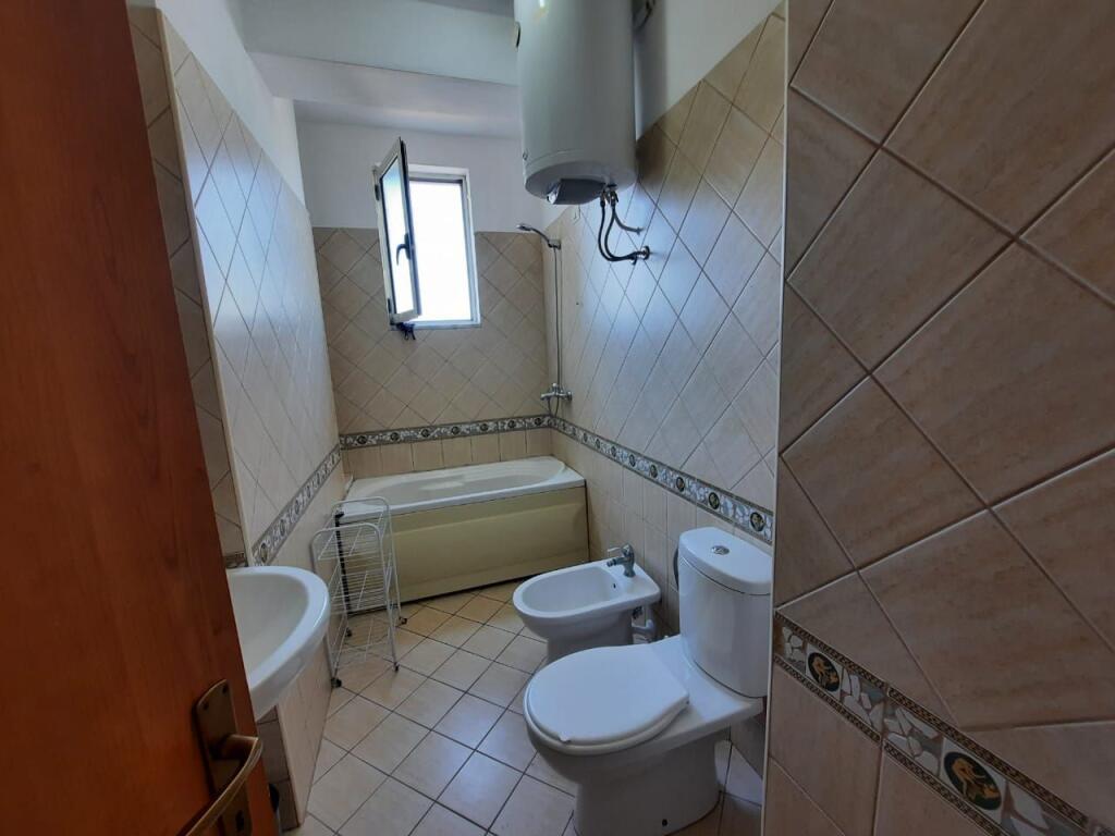 Jepet apartament me qera 2+1+2 ne vollga