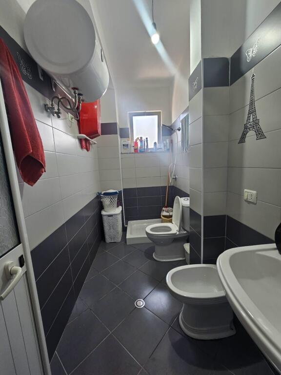 Jepet me qera  Apartament 1+1 lagja 13 ne plazh