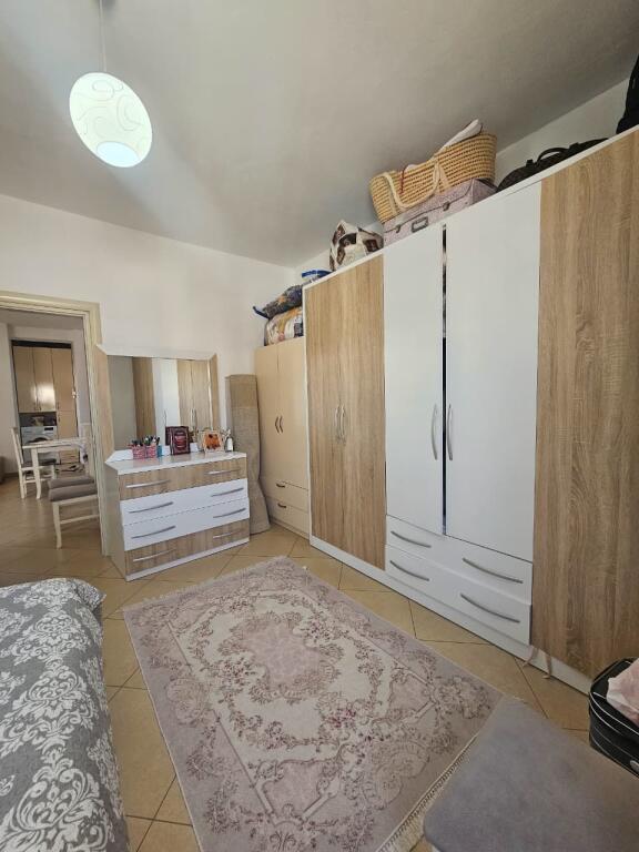 Jepet me qera  Apartament 1+1 lagja 13 ne plazh