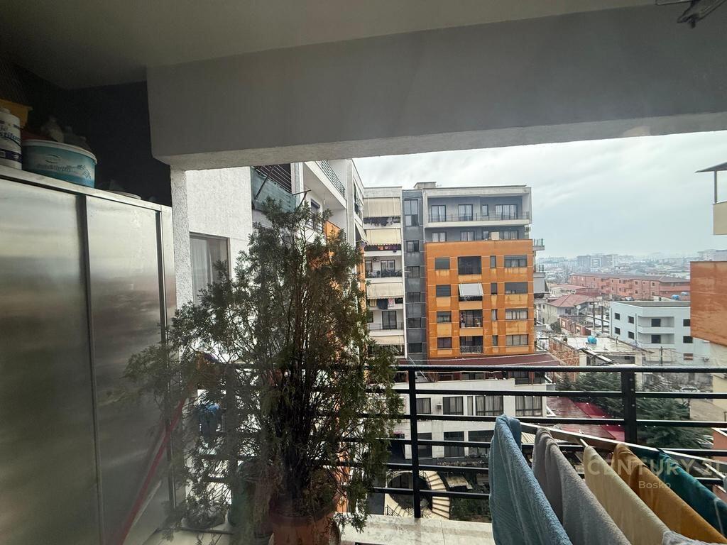 Shitet apartament 2+1 në Astir, pranë Bar Artistit