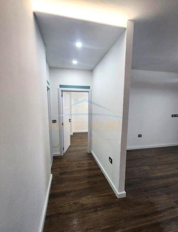 • Mundesi shitje me KREDi , Apartament 1+1 + Verande , Komuna Parisit , perballe "Ola Fast"