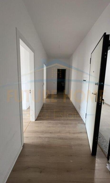 Shitet, Apartament 2+1, Unaza e Re.