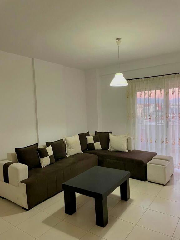 Jepet me qira 3+1+2 tualete tek Kompleksi Demneri ,Yzberisht,🏷️50.000Leke