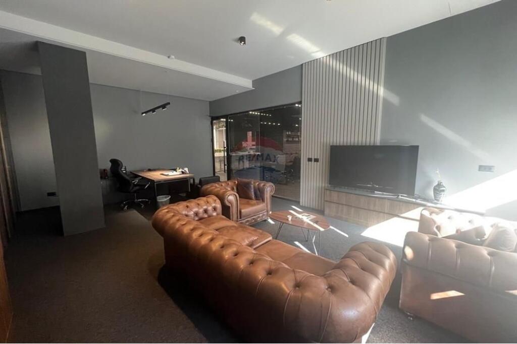 Super Zyra per shitje, "Kompleksi Delijorgji".