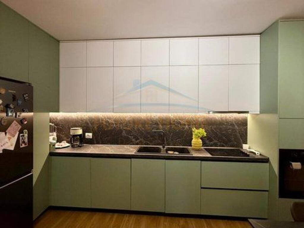 Shitet, Apartament 2+1, Rruga e Barrikadave, Tiranë