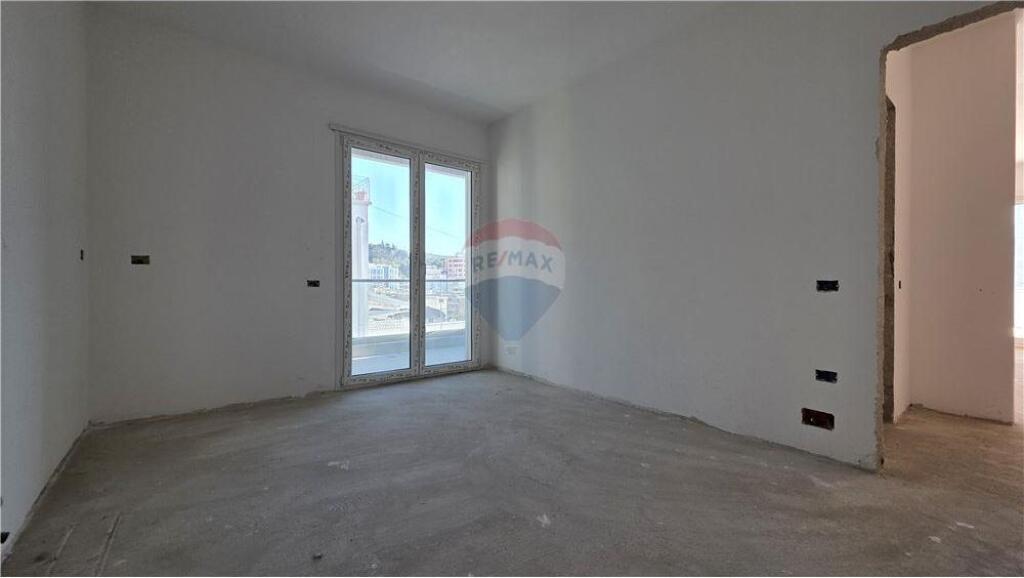 Dupleks ne shitje tek Kisha Ortodokse,Vlore