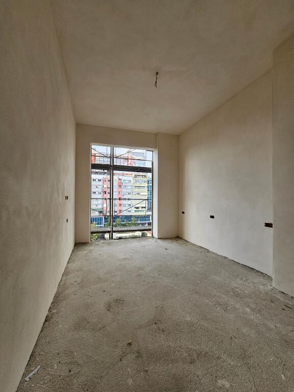 Shitet 2+1+2wc &amp; Ballkon + post parkimi  📍 Fusha e Aviacionit *( 170.000 Euro )* - Laprake | Ne Fazë Ndërtimi mbaron per 7 muaj. Kati 4